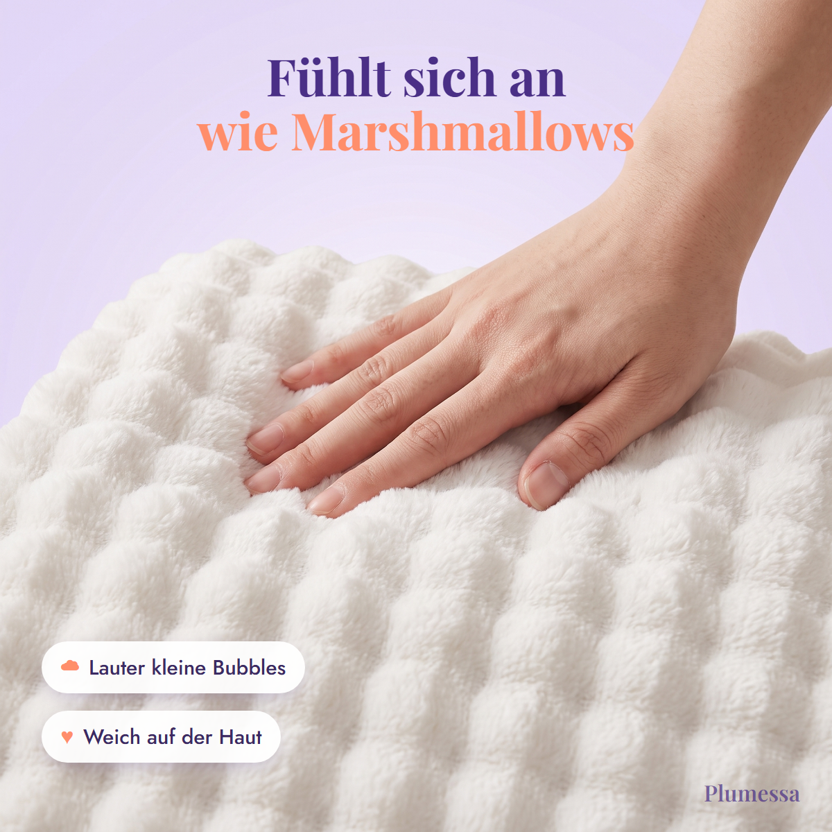Hand auf der weichen Bubble-Struktur der Decke